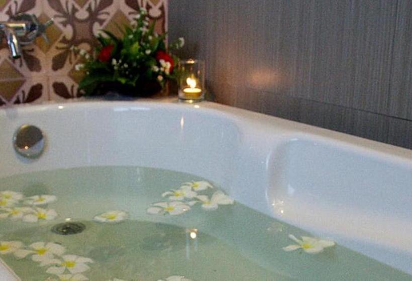 سوییت, Baan Khun Nine