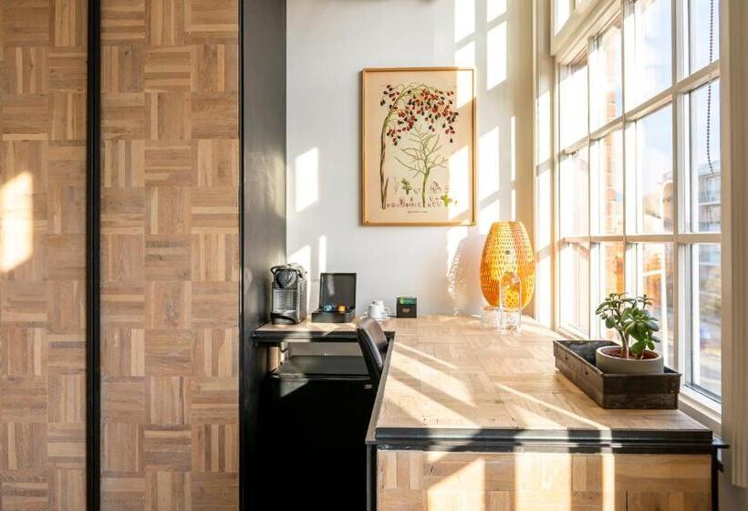 舒适型房间, Bleecker