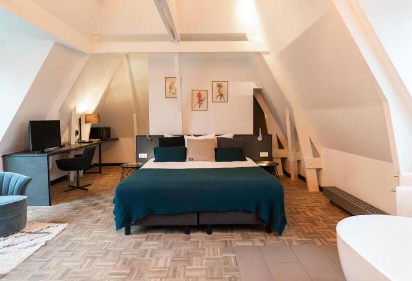 高级套房, Bleecker