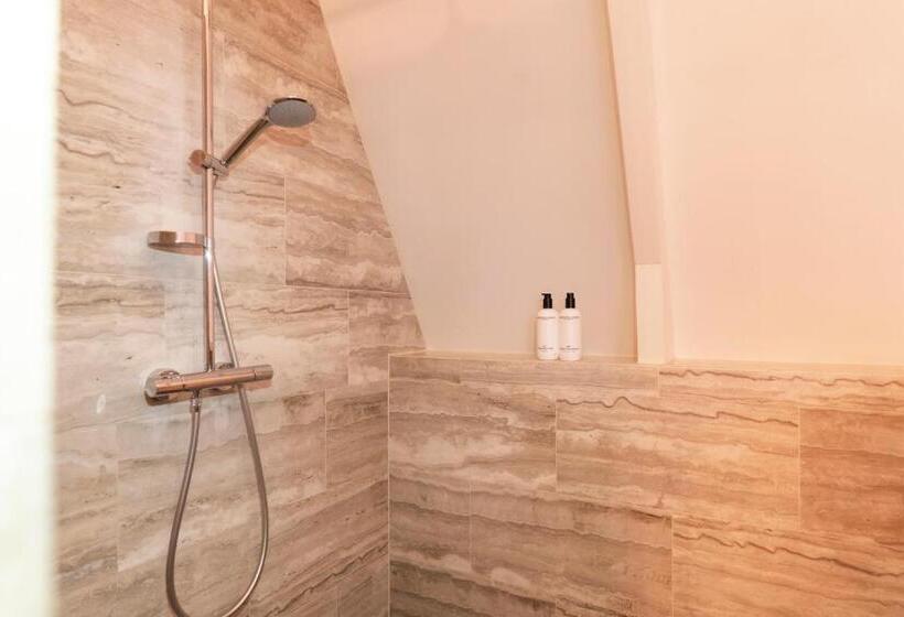 高级套房, Bleecker