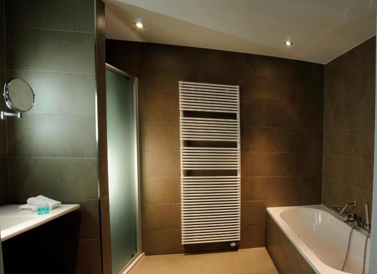 جناح عائلي, Casino