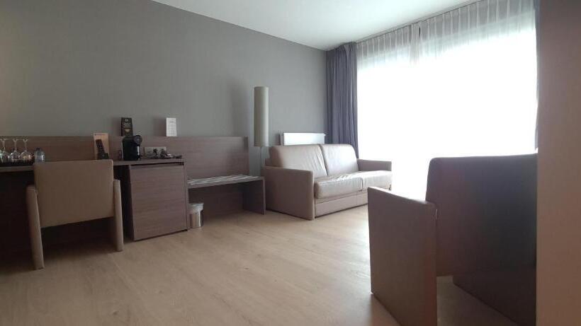 جناح عائلي, Casino