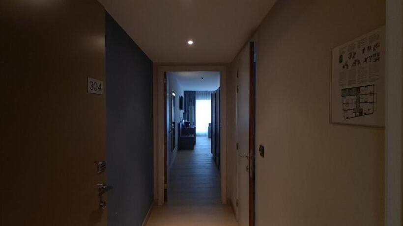 غرفة قياسية متصلة, Casino