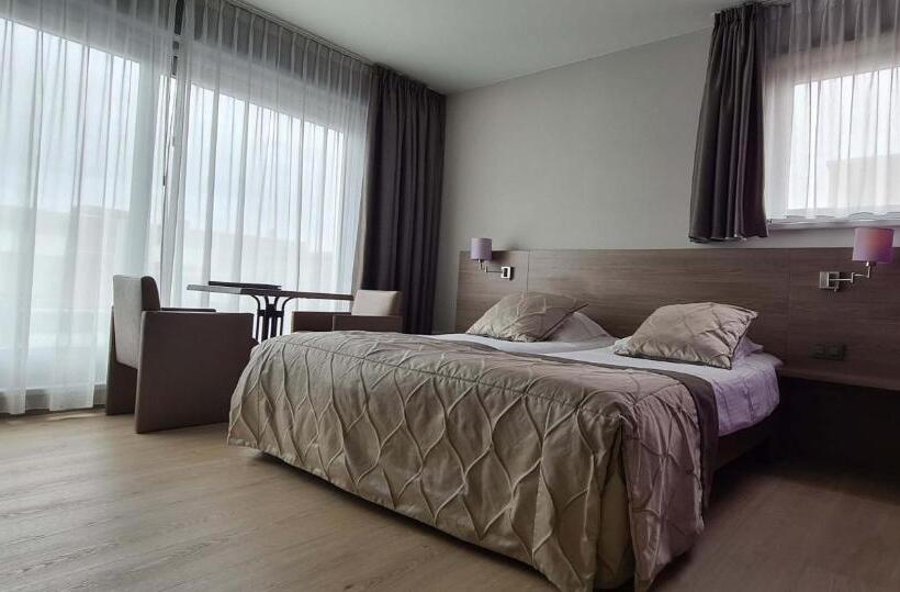 غرفة دور أخير, Casino