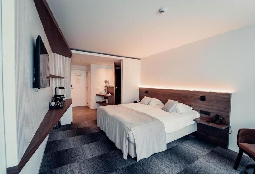 חדר ביזנס, Casino