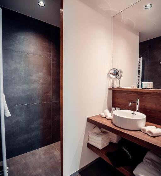 جناح عائلي, Casino