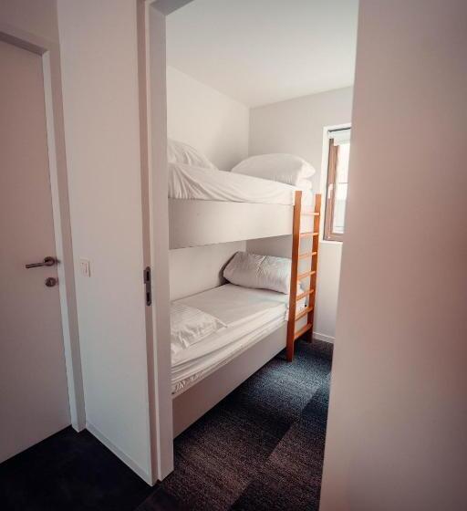 جناح عائلي, Casino