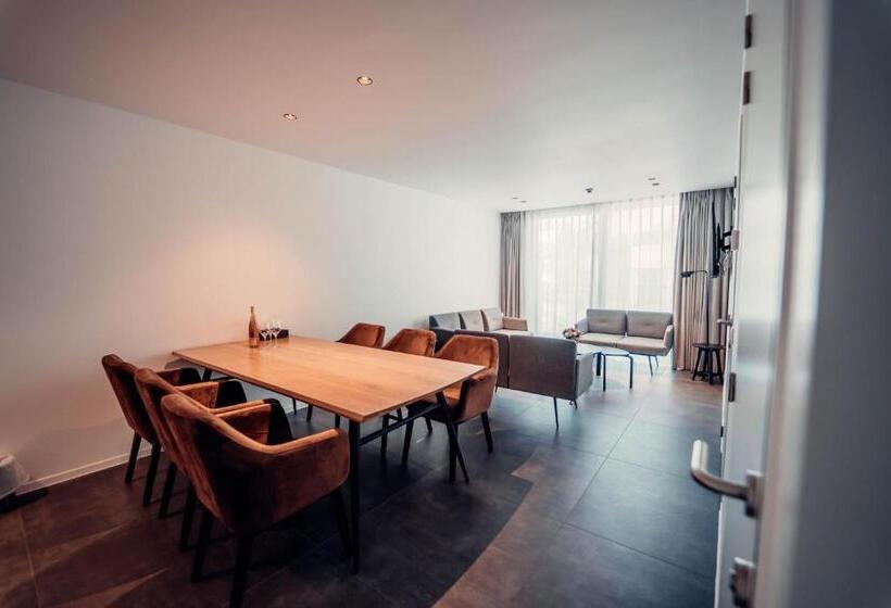 جناح عائلي, Casino