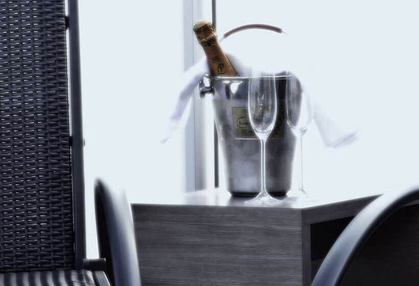 غرفة دور أخير, Casino