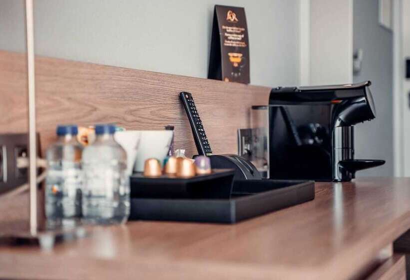 غرفة دور أخير, Casino