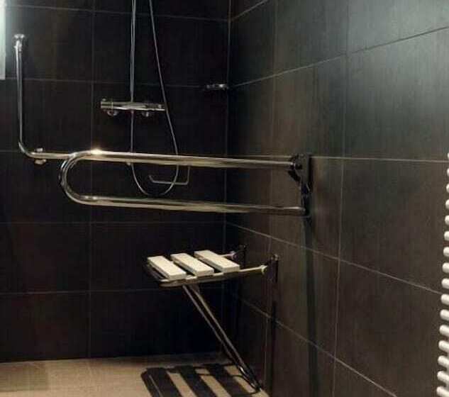 חדר סטנדרט מותאם לאדם עם מוגבלויות, Casino