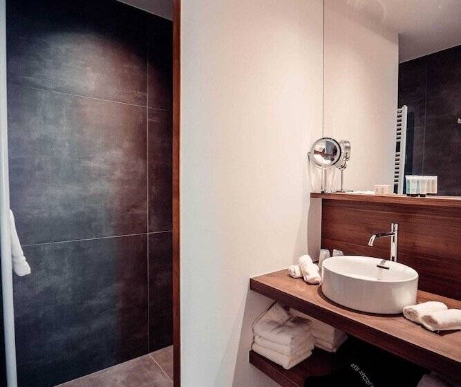 סוויטה משפחתית, Casino