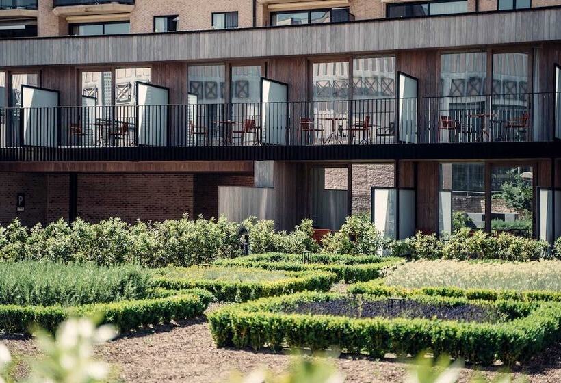 جناح عائلي, Casino