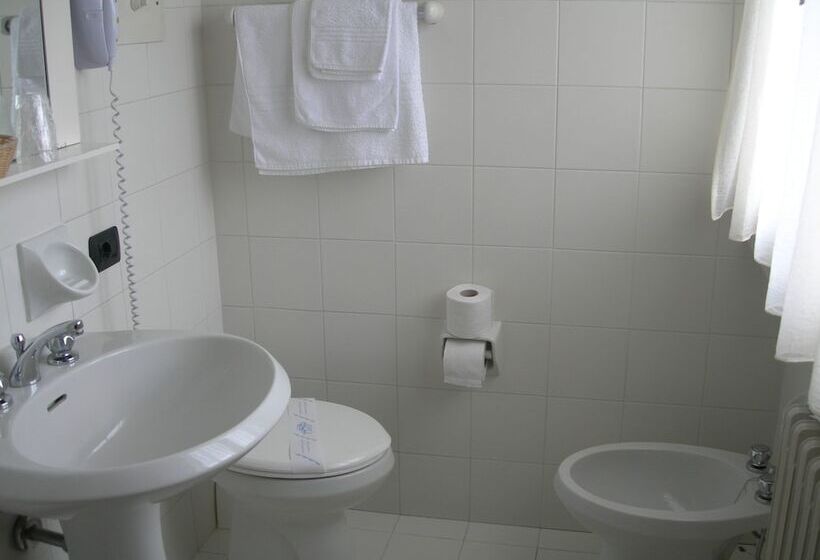 スタンダードトリプルルーム, Albergo Centrale