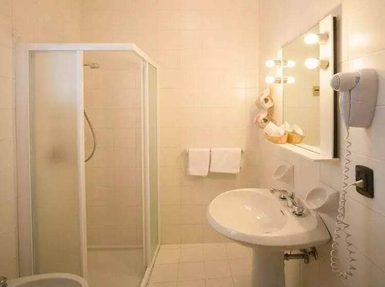 スタンダードトリプルルーム, Albergo Centrale