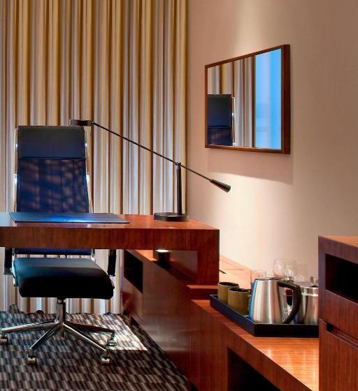 带大床的经典房间, Four Points By Sheraton Taicang