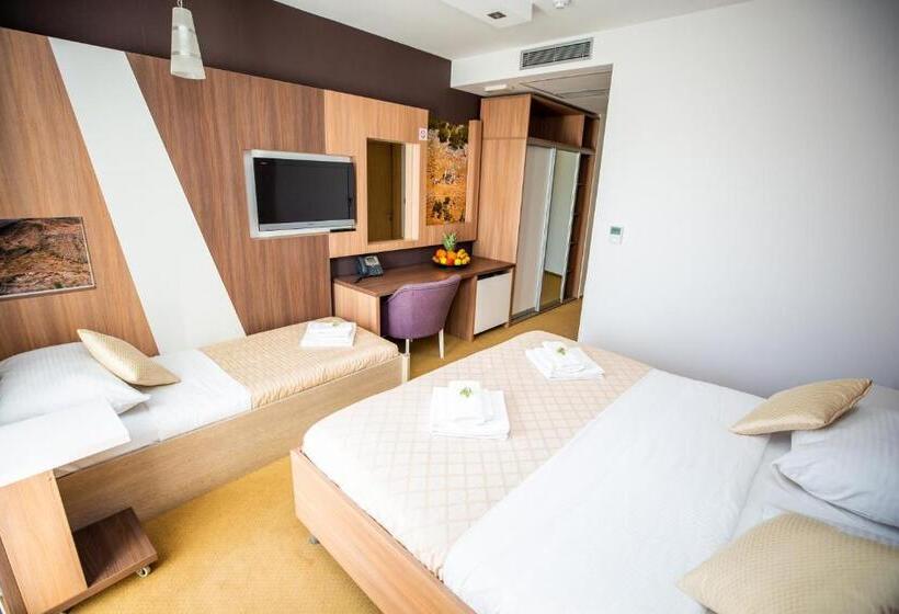 اتاق خانوادگی, Herceg