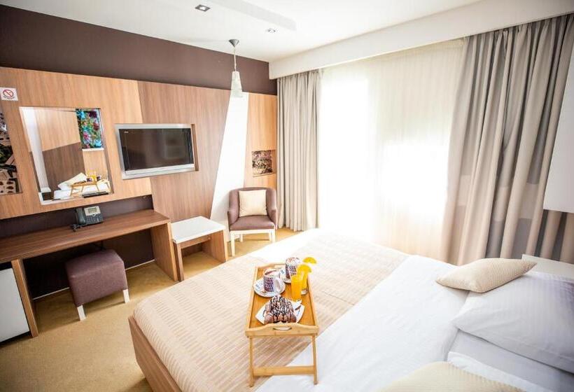 اتاق سوپریور, Herceg