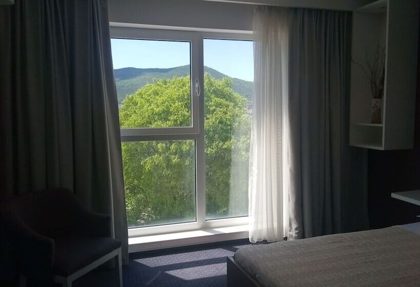 اتاق سوپریور, Herceg