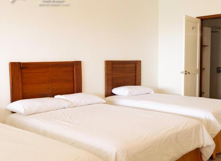 اتاق استاندارد سه تخته با چشم‌انداز استخر, La Piedra