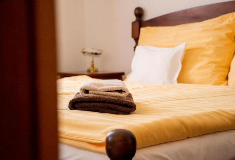 标准间, Lafayette