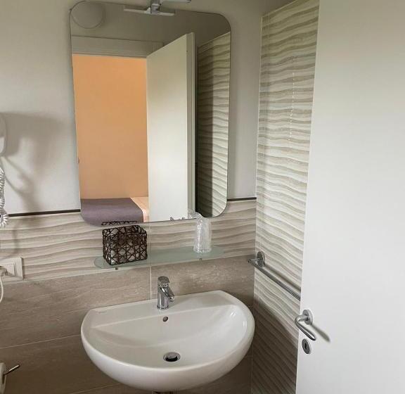 اتاق استاندارد سه نفره, Le Macerine