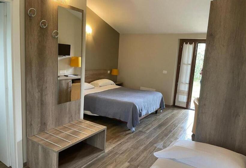 اتاق استاندارد سه نفره, Le Macerine