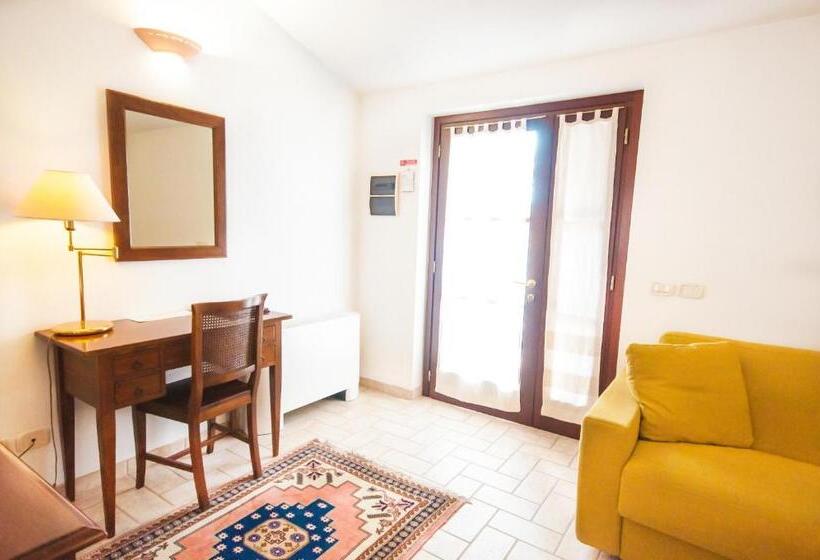 اتاق استاندارد چهار تخته, Le Macerine