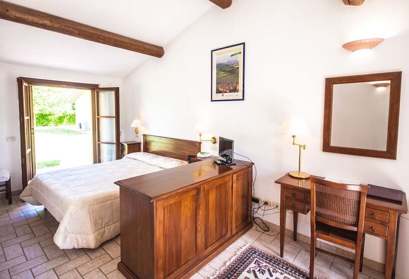 اتاق استاندارد سه نفره, Le Macerine