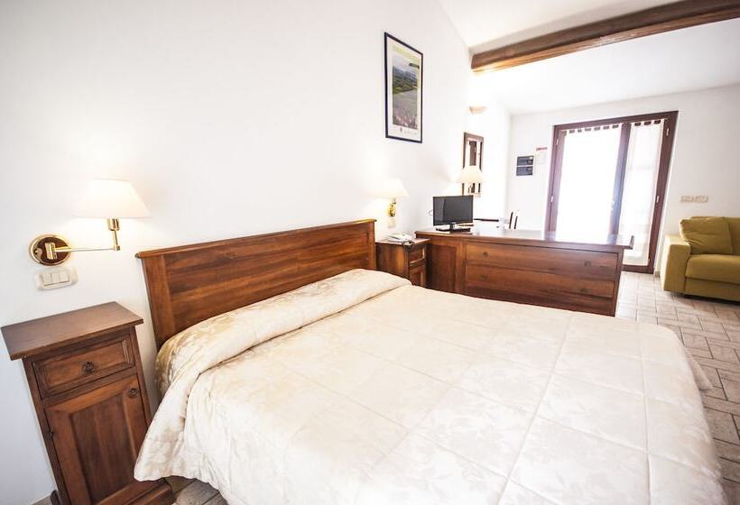 اتاق استاندارد چهار تخته, Le Macerine