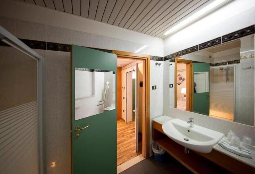 Dört Kişilik Standart Oda, Marina Bay