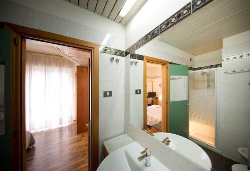 Dört Kişilik Standart Oda, Marina Bay