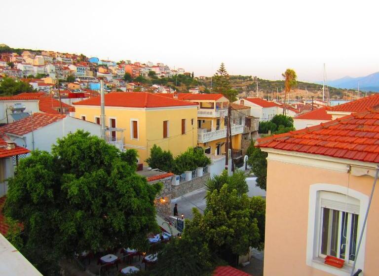 Escritório Estándar, Mariona