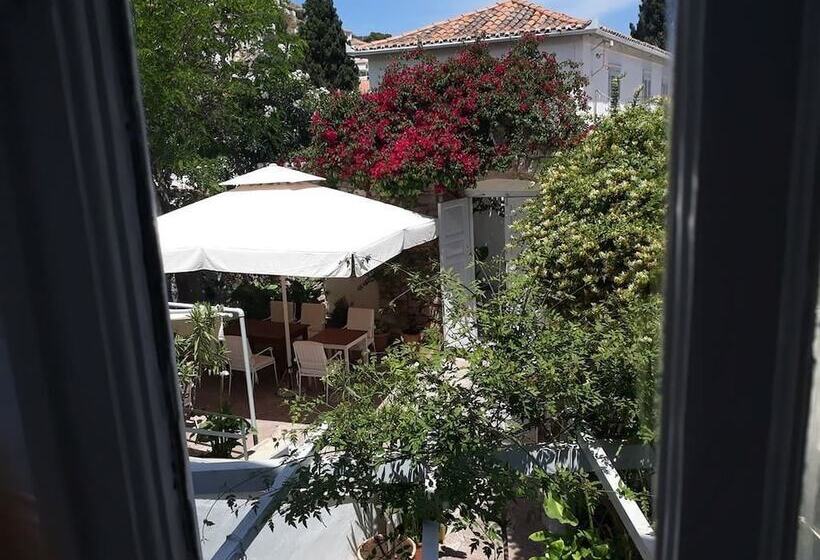 庭の見えるスタンダードトリプルルーム, Miranda