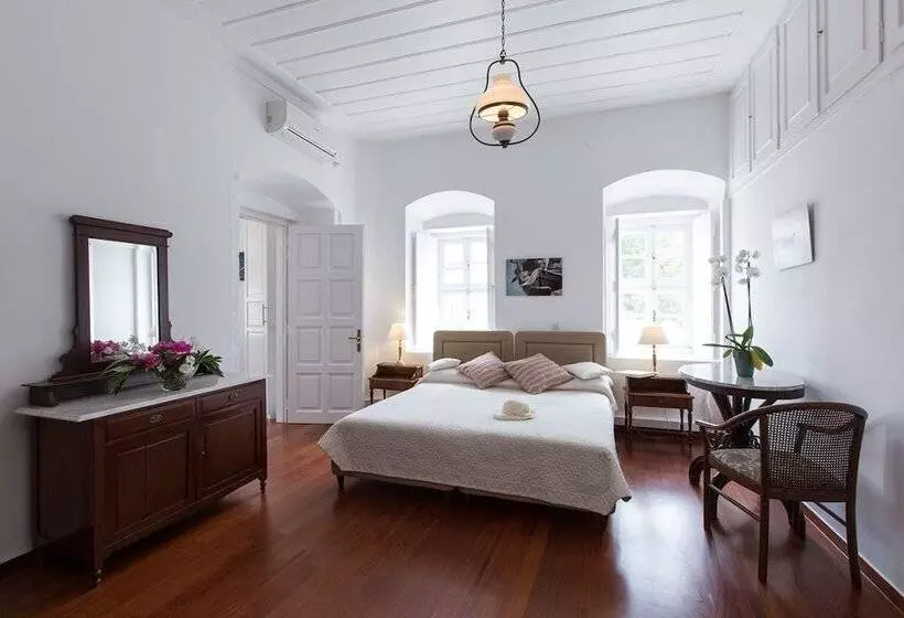 庭の見えるスタンダードトリプルルーム, Miranda
