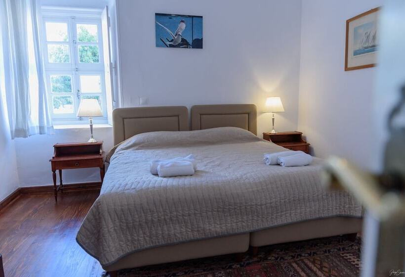 庭の見えるスタンダードトリプルルーム, Miranda