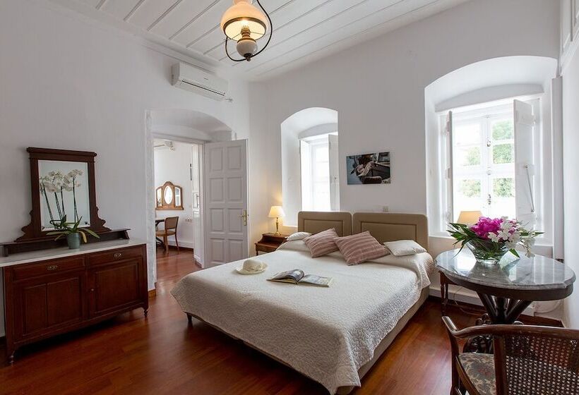 庭の見えるスタンダードトリプルルーム, Miranda