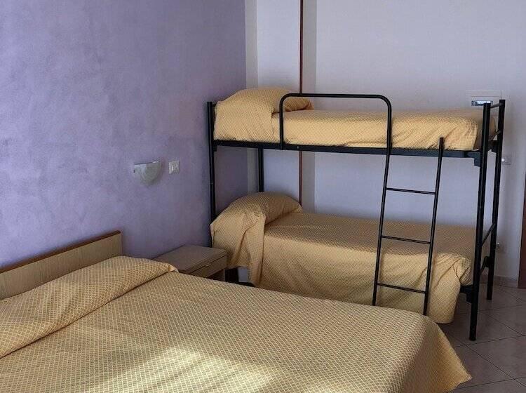 غرفة قياسية ثلاثية, Solidago