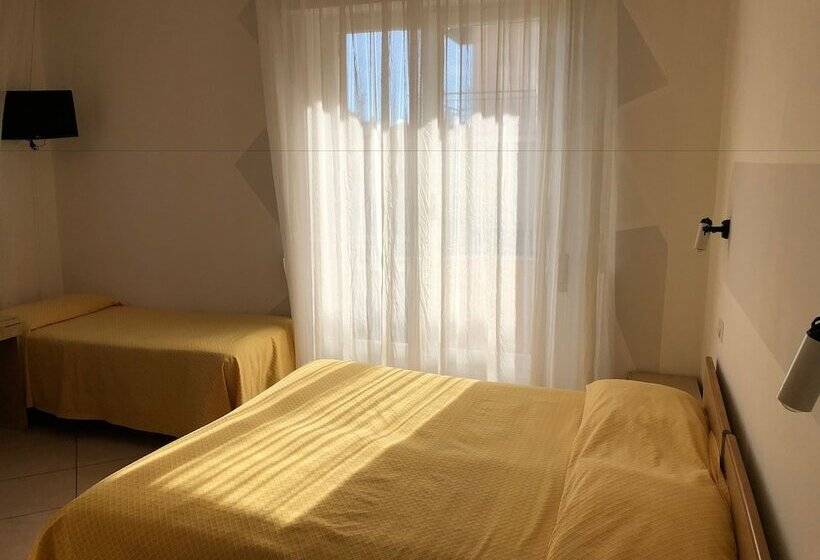 غرفة قياسية ثلاثية, Solidago