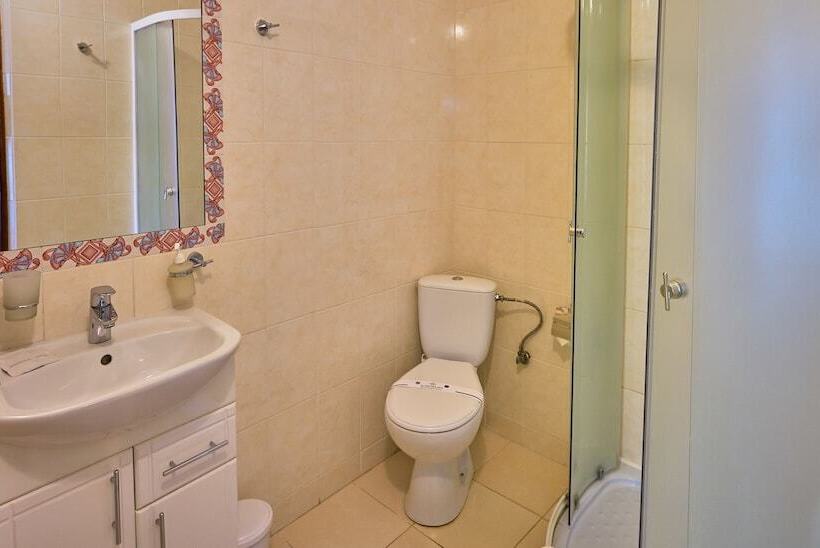 غرفة إقتصادية فردية, Leotel