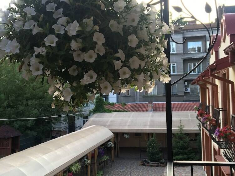 غرفة إقتصادية فردية, Leotel