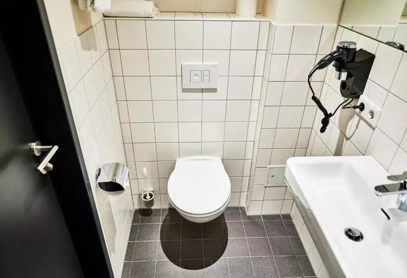 Basic Yhden Hengen Huone, Mcdreams Hotel München   Messe