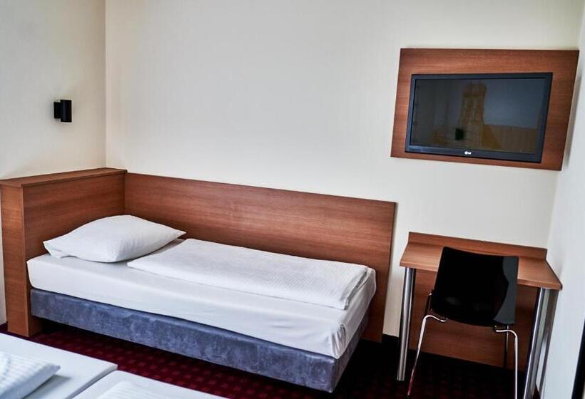 اتاق استاندارد چهار تخته, Mcdreams Hotel München   Messe