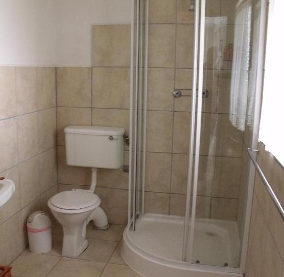 اتاق استاندارد با تخت‌های تاشو, Bisibee Guest House