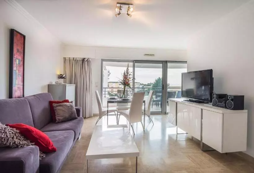 آپارتمان 1 خوابه با چشم‌انداز استخر, Nemea Appart Hotel Le Lido Cagnes Sur Mer