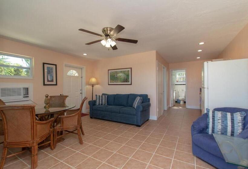 Suite, Sunset Cove Beach Resort