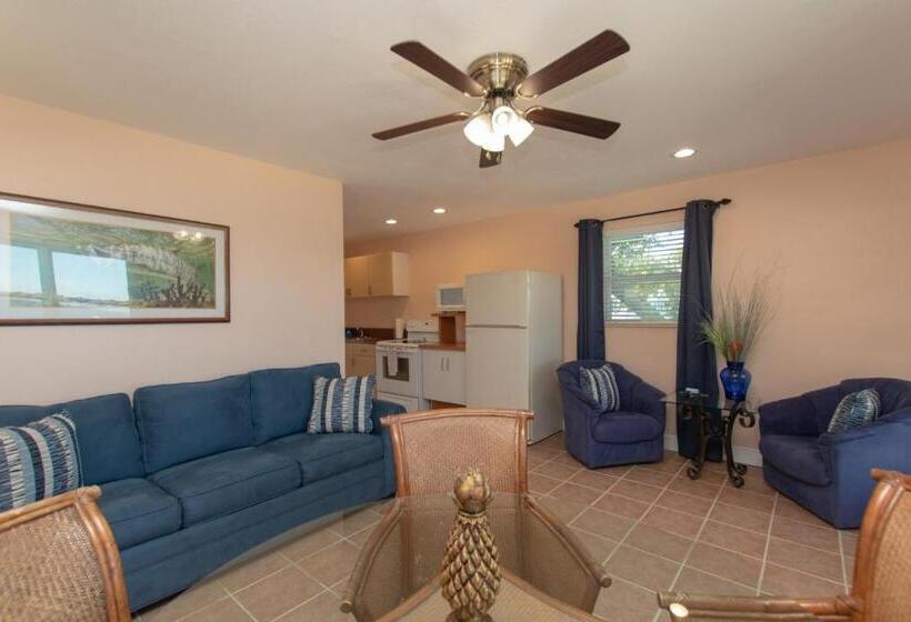 Suite, Sunset Cove Beach Resort