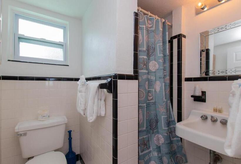 Suite, Sunset Cove Beach Resort