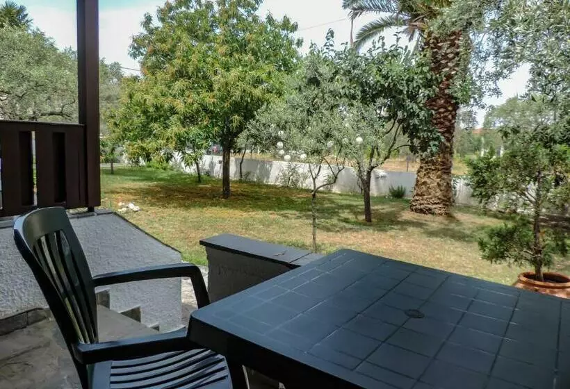 استودیوی لوکس, Villa Dafni Studios