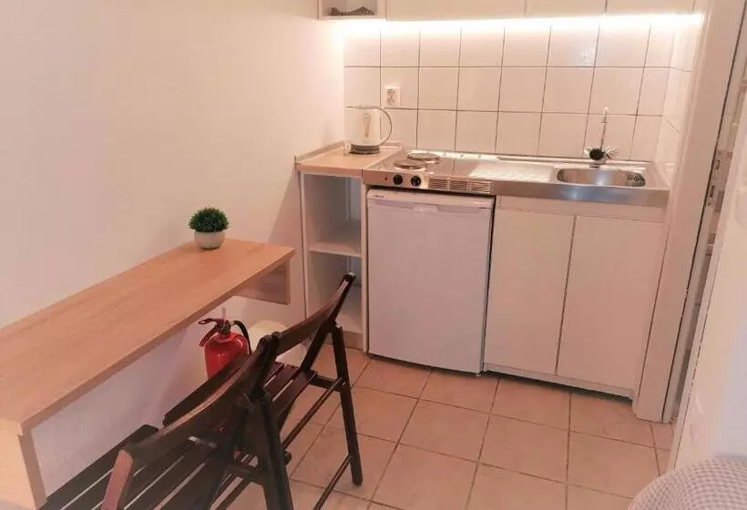 استودیو خانوادگی, Villa Dafni Studios